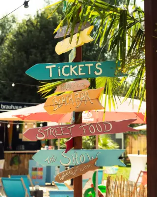 Instagram post from endlessvariete. This post is in position 8.